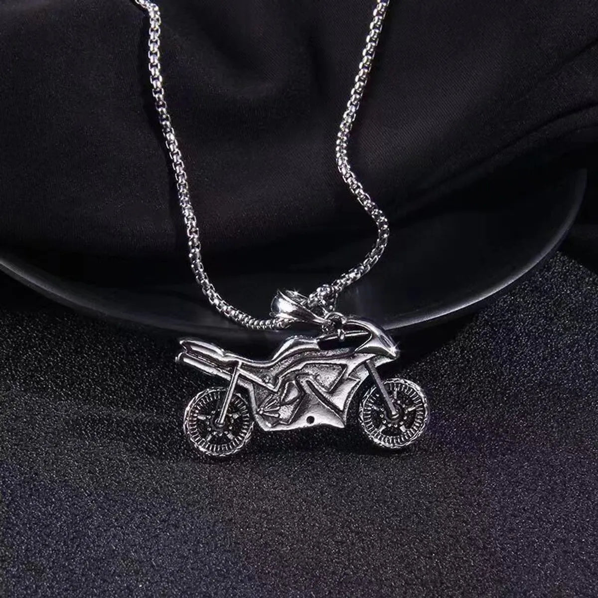 Best necklaces and pendants with gemstone clusters for a bold and colorful effect-Retro Motorcycle Stainless Steel Alloy Plating Men'S Pendant Necklace